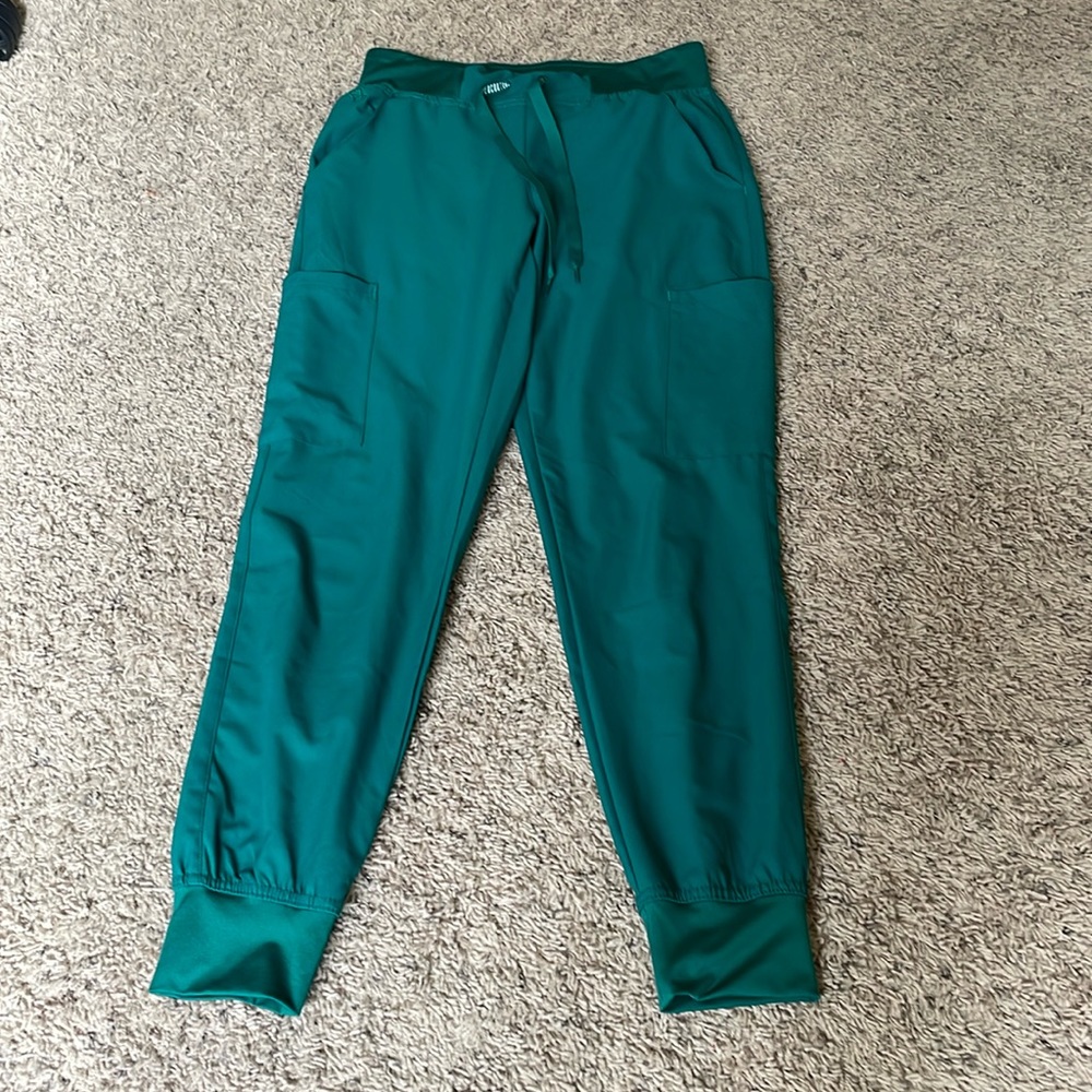 COPY - Xs Forest green med couture jogger scrubs